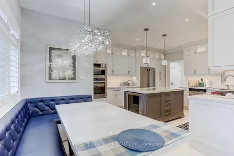 42 Monkman Crt, Aurora, ON L4G 7J9