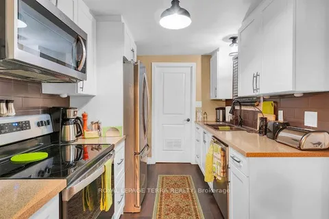 10 South Blvd, Innisfil, ON L9S 1L7