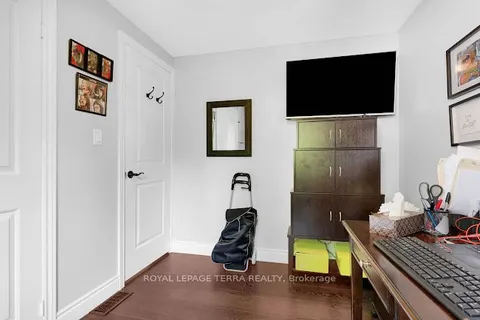 10 South Blvd, Innisfil, ON L9S 1L7