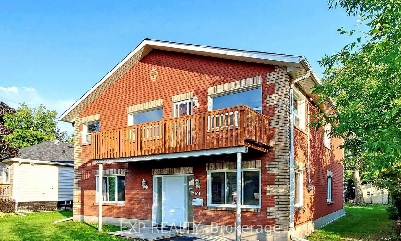 201 Garden Ave, Georgina, ON L4P 2L3