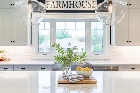 141 Dale Cres, Bradford West Gwillimbury, ON L0L 1L0