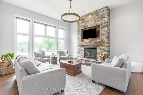 141 Dale Cres, Bradford West Gwillimbury, ON L0L 1L0