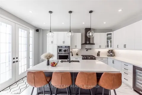 45 Wood Cres, Essa, ON L3W 0M5