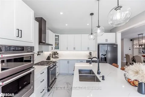 45 Wood Cres, Essa, ON L3W 0M5