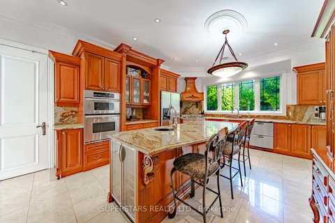 43 Hughson Dr, Markham, ON L3R 2T7