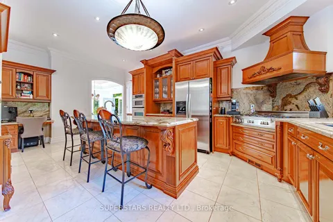 43 Hughson Dr, Markham, ON L3R 2T7