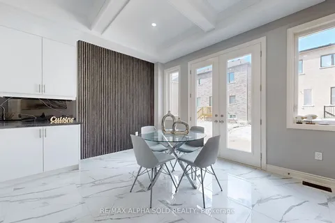 18 KLINCK Dr, Richmond Hill, ON L4S 0M6