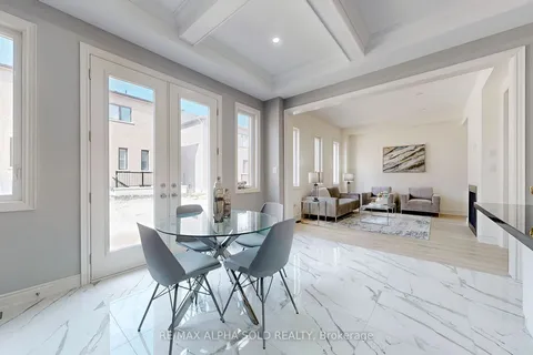 18 KLINCK Dr, Richmond Hill, ON L4S 0M6