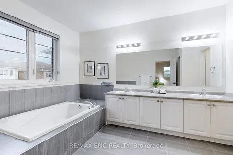 1 Kenneth Ross Bend, East Gwillimbury, ON L9N 0T7