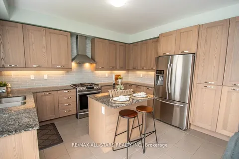 37 Ridge Gate Cres, East Gwillimbury, ON L0G 1M0