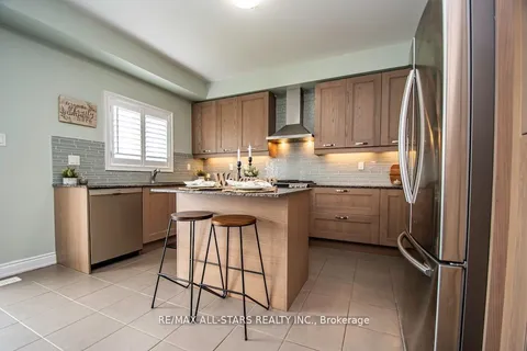 37 Ridge Gate Cres, East Gwillimbury, ON L0G 1M0