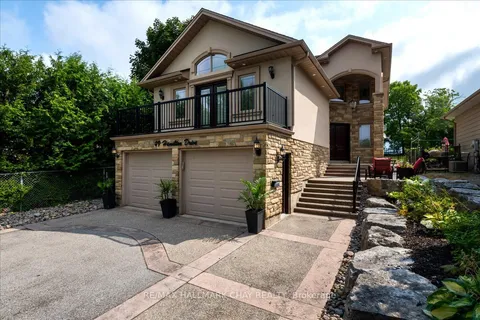 49 Hamilton Dr, Newmarket, ON L3Y 3E7