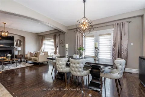 49 Hamilton Dr, Newmarket, ON L3Y 3E7