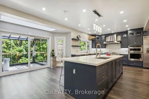 11 Mulberry Mews, Markham, ON L3T 5V7