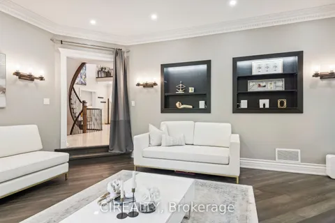 11 Mulberry Mews, Markham, ON L3T 5V7