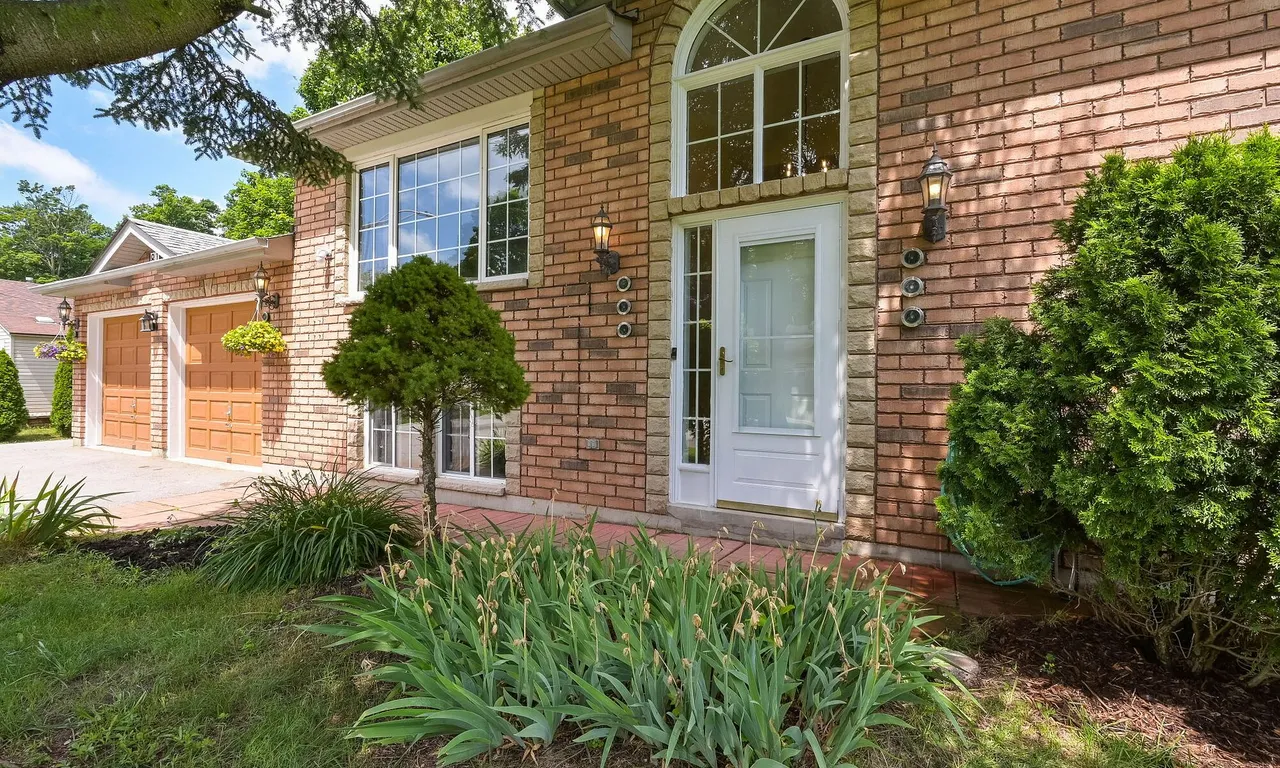 81 Moore Ave, Adjala-Tosorontio, ON L0M 1J0