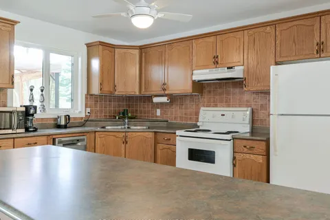 81 Moore Ave, Adjala-Tosorontio, ON L0M 1J0
