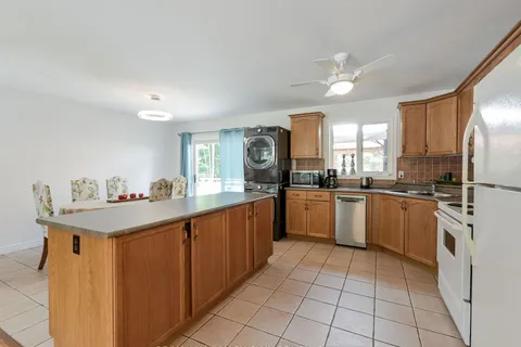 81 Moore Ave, Adjala-Tosorontio, ON L0M 1J0