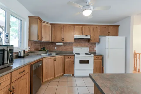 81 Moore Ave, Adjala-Tosorontio, ON L0M 1J0