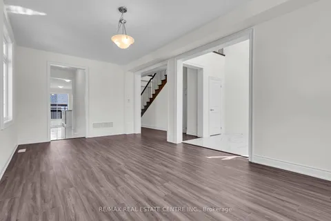 26 Hearn St, Bradford West Gwillimbury, ON L0G 1B0