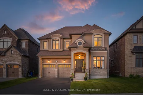 11 Cairns Gate, King, ON L7B 0P5