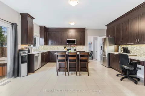 260 Greenwood Dr, Essa, ON L0M 1B4