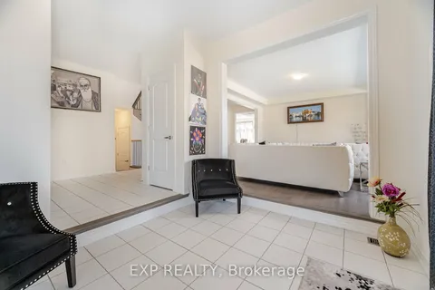 189 Thompson Dr, East Gwillimbury, ON L9N 1E2