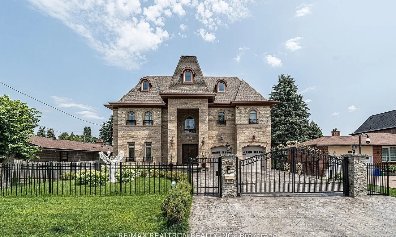 63 Walmer Rd, Richmond Hill, ON L4C 3W9