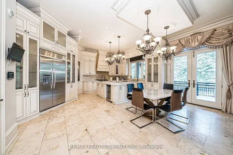 63 Walmer Rd, Richmond Hill, ON L4C 3W9