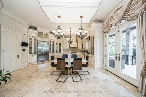 63 Walmer Rd, Richmond Hill, ON L4C 3W9