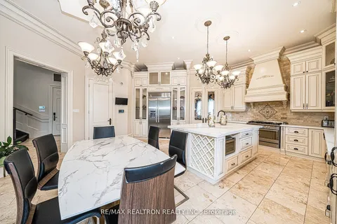 63 Walmer Rd, Richmond Hill, ON L4C 3W9