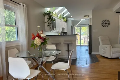 11 Della St, Georgina, ON L0E 1R0