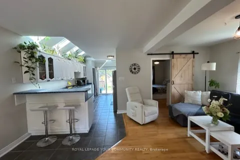 11 Della St, Georgina, ON L0E 1R0