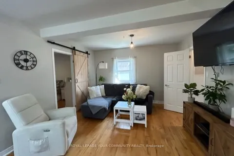 11 Della St, Georgina, ON L0E 1R0