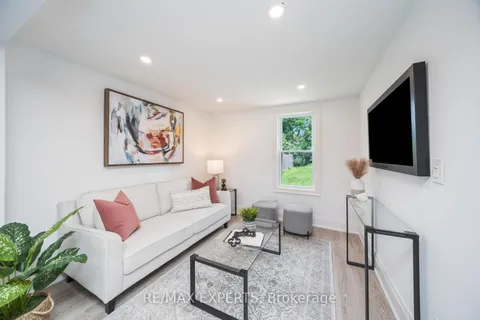 302 Hollywood Dr, Georgina, ON L4P 2Z8