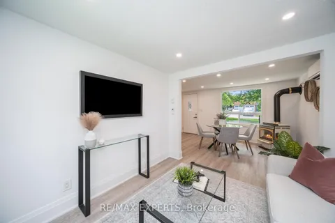 302 Hollywood Dr, Georgina, ON L4P 2Z8