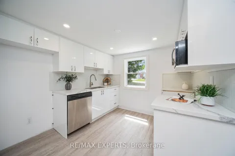 302 Hollywood Dr, Georgina, ON L4P 2Z8