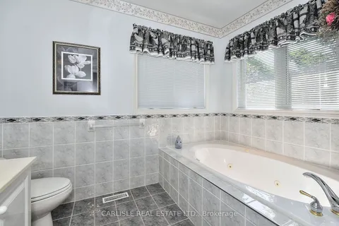 35 Oatlands Cres, Richmond Hill, ON L4C 9P1