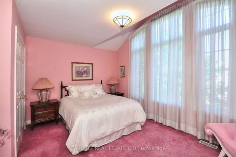 35 Oatlands Cres, Richmond Hill, ON L4C 9P1