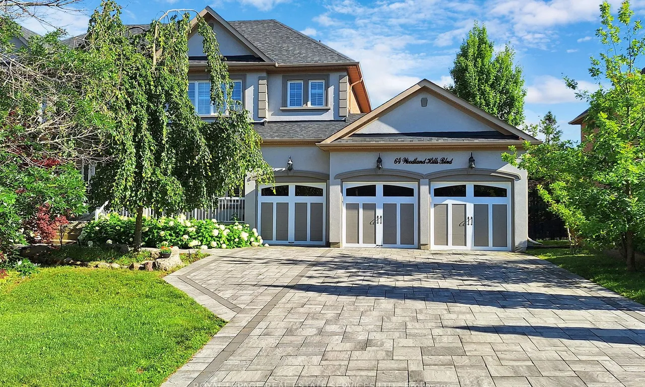 64 Woodland Hills Blvd, Aurora, ON L4G 7T5