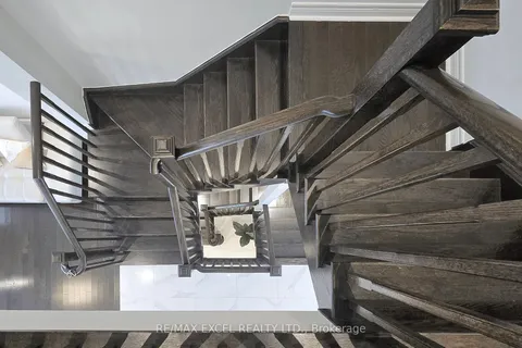 27 Earnshaw Dr, Markham, ON L6C 0E4