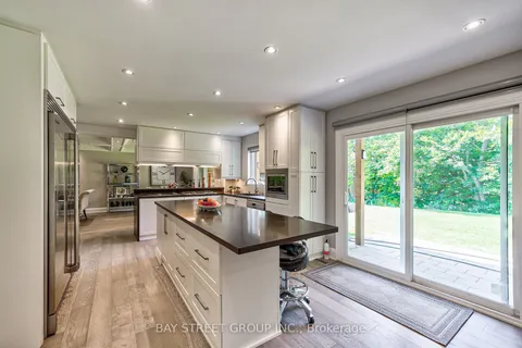 150 Cambridge Cres, Richmond Hill, ON L4C 6G4