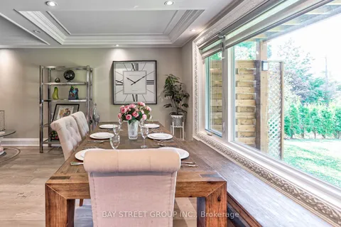 150 Cambridge Cres, Richmond Hill, ON L4C 6G4