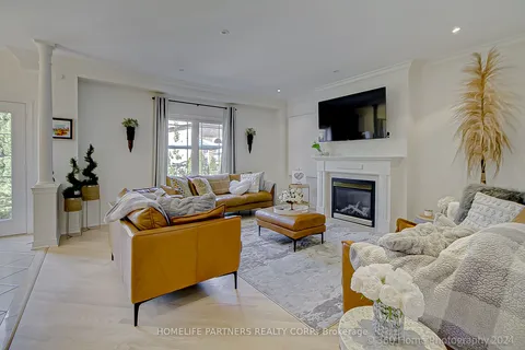 9 Lacona Cres, Richmond Hill, ON L4E 4G6