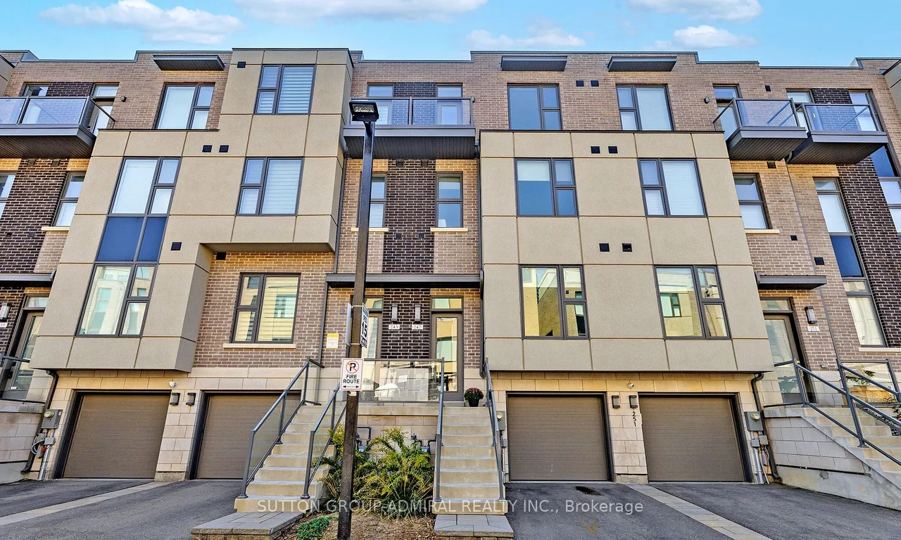 247 Smallwood Circ, Vaughan, ON L4J 0K8