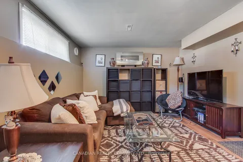 15 Northgate Dr, Bradford West Gwillimbury, ON L3Z 2G9