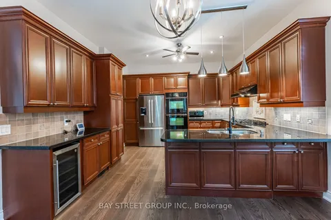 24 Sachet Dr, Richmond Hill, ON L4E 4S1