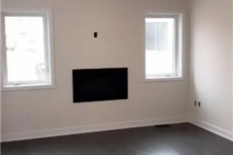43 Mynden Way, Newmarket, ON L3X 3A8