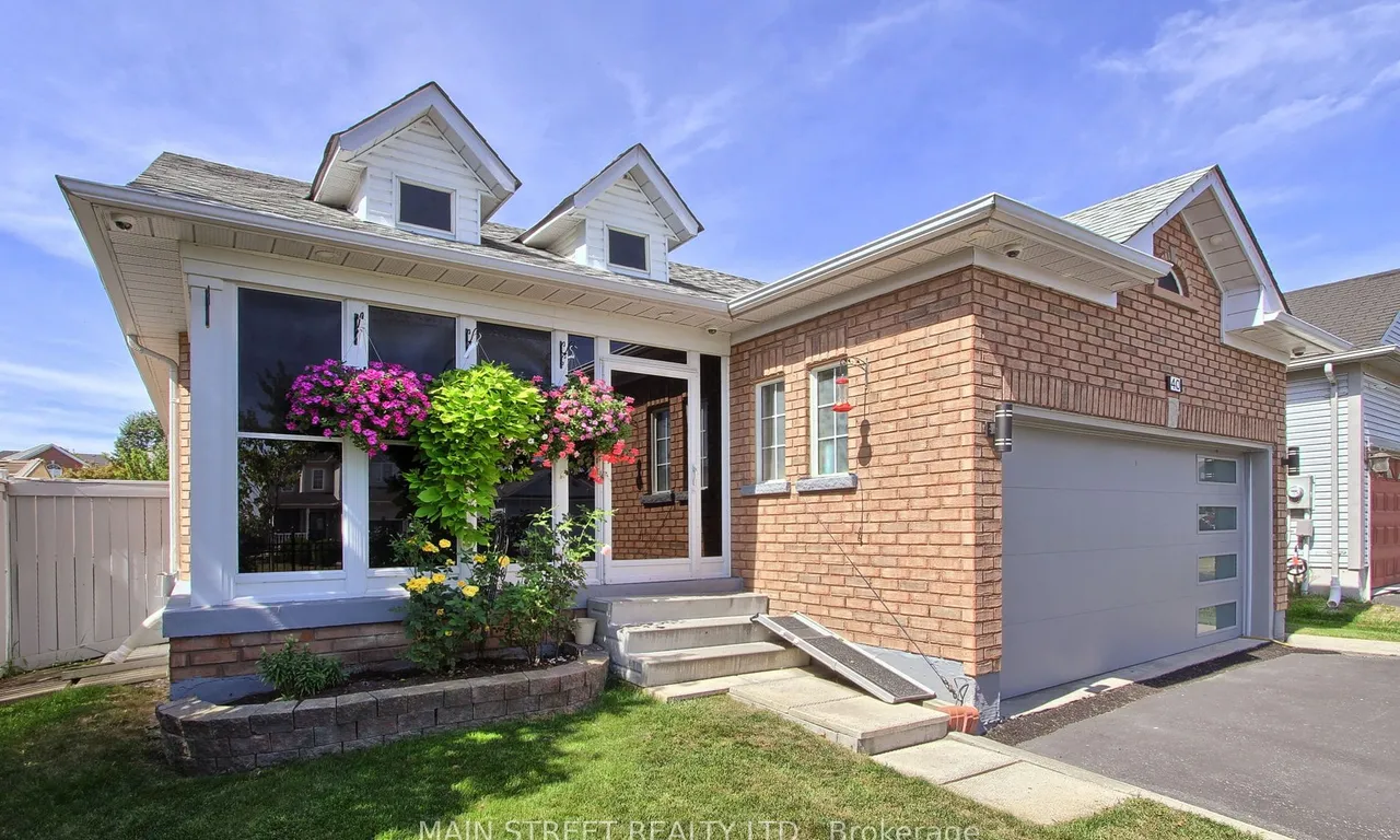 40 Silverstone Cres, Georgina, ON L4P 4A4