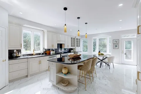 14 Fawnbrook Circ, Markham, ON L3P 7R9